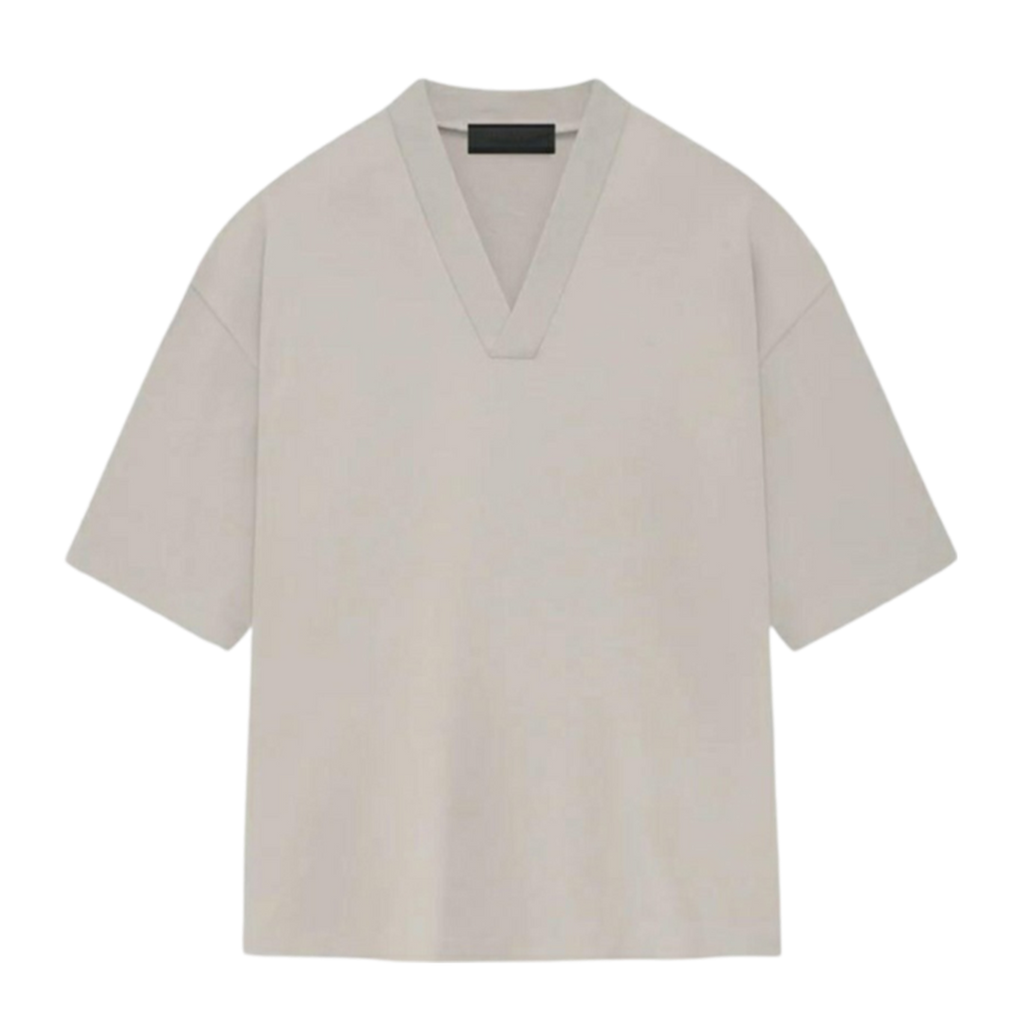 "ESSENTIALS" T-Shirt V-Neck Sliver Cloud (FW23)